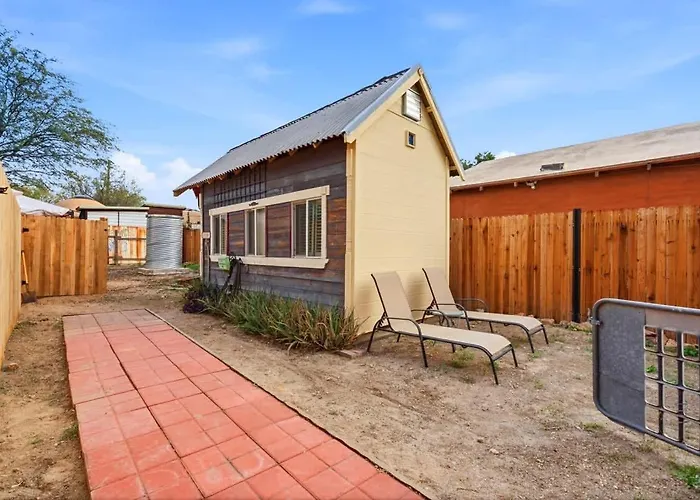 Walkable Barrio Charm