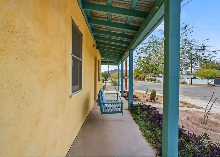 Walkable Barrio Charm *